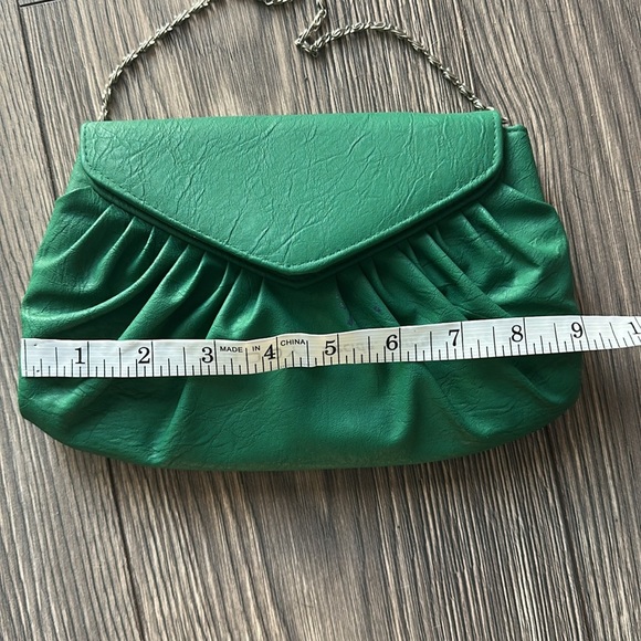Cute green leather clutch hand bag, perfect for a night out. Light weight. - Picture 6 of 6